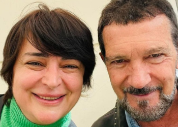 „მეუბნება ქართველებთან სურათის გადაღებაში ორმაგ თანხას ვიღებო.. ვუთხარი, თოფურიამ ისეთი რამ გაუკეთა ესპანეთს აქეთ გეკუთვნის გადახდა-თქო“ – რას წერს ქართველი ქალი ანტონიო ბანდერასთან შეხვედრის შესახებ