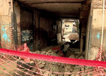 “სამი ადამიანი შემთხვევით გადარჩა” – ჩუღურეთში სამსართულიანი სახლის საყრდენი კედელი ჩამოინგრა