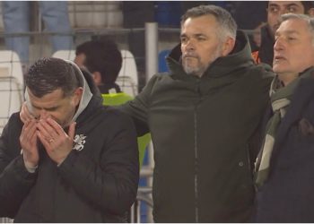 სანიოლის თანაშემწე, ტუნისელი ადელ ჩედლი, პენალტების დროს ლოცულობს საქართველოს გამარჯვებისთვის – ისტორიული კადრები