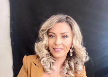 “მამაჩემის გარდაცვალების დღე იყო დღეს, სასაფლაოზე ვიყავით, დედაჩემი უყურებს გვერდით საფლავზე ქალის სურათს და ამბობს…” – რას წერს თამუნა ლეკვეიშვილი