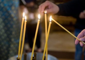 იცი თუ არა, რომ ეკლესიაში არ შეიძლება შენი სანთელი სხვის სანთელზე აანთო? მიზეზი გამაოგნებელია!