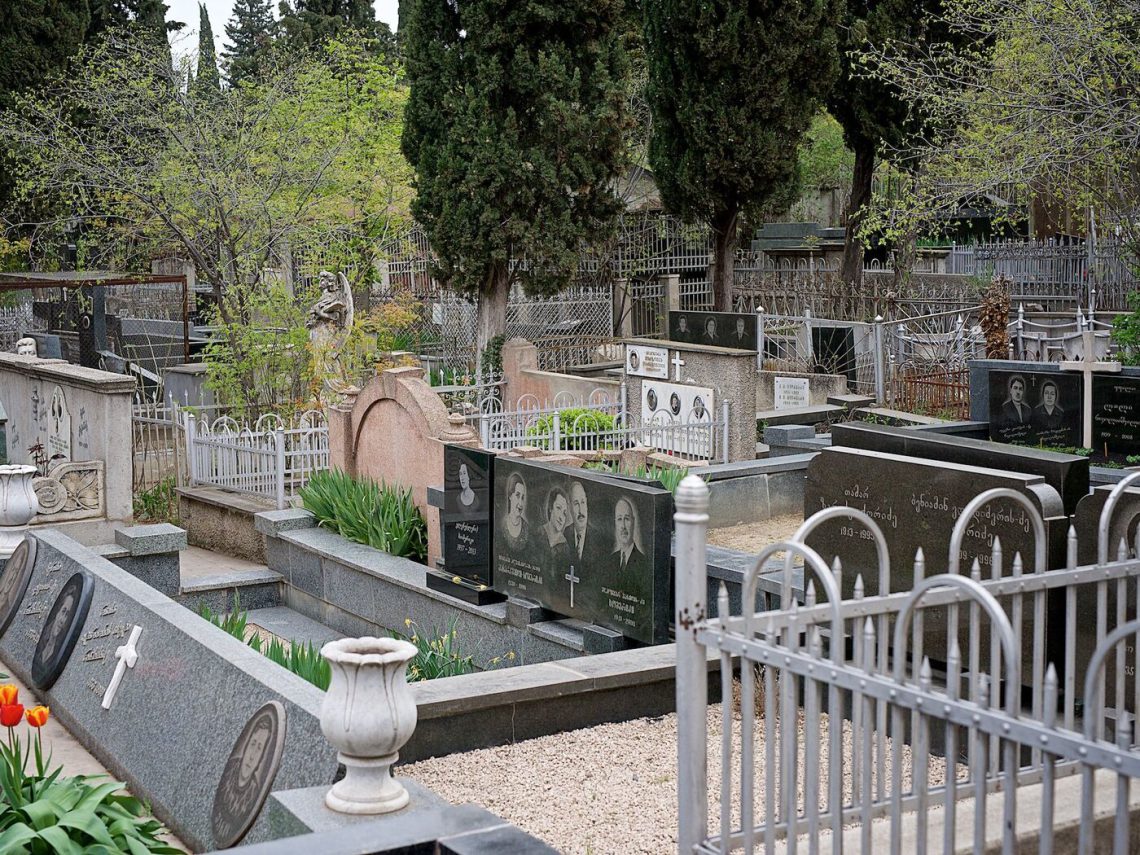 „ვეძებთ ამ გოგოს, მისი ფოტო დამარხული იყო ქუთაისში სასაფლაოზე…“- რას წერს სოციალური ქსელის მომხმარებელი