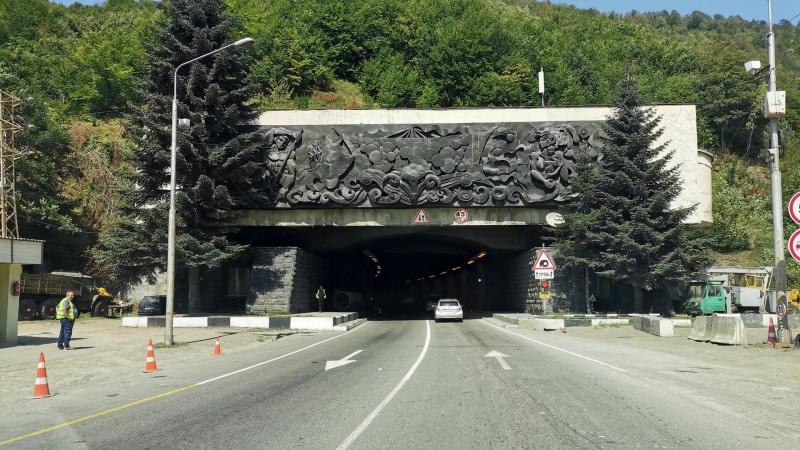 რა შეზღუდვები დაწესდება რიკოთის ძველ გვირაბში?