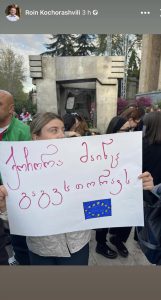 გიორგი ქოჩორაშვილის მამა გუშინდელი აქციიდან ფოტოს აქვეყნებს