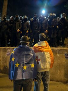 "ორივე ნაცემია, დაზიანებები აქვთ" - აქციაზე ძმები, გიგა და სანდრო ჯოხაძეები დააკავეს