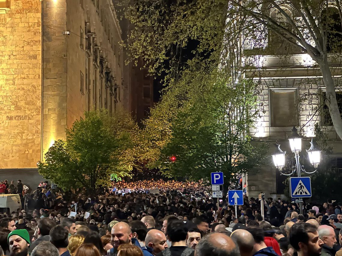 რამდენი პირია დაკავებული ამ დროისთვის რუსთაველის გამზირზე?