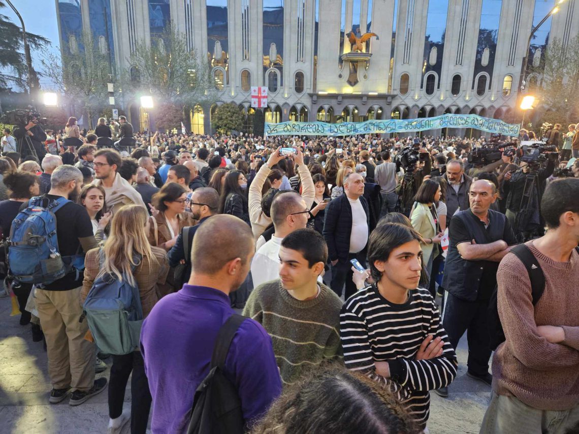 რუსთაველის გამზირი გადაიკეტა – რა ხდება ამ წუთებში ადგილზე?
