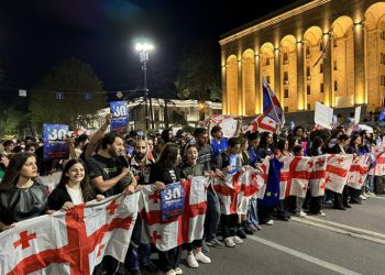 რუსთაველი ისევ გადაიკეტა – რა ხდება ამ წუთებში პარლამენტთან?
