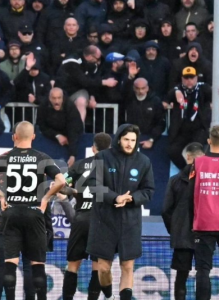 უხამსი სიტყვების ძახილი ფანებისგან – ხვიჩა კვარაცხელიას კადრები ნაპოლის მორიგი მარცხის შემდეგ