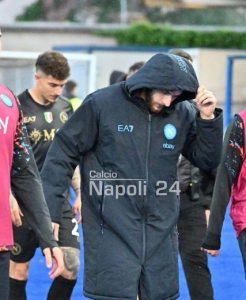 უხამსი სიტყვების ძახილი ფანებისგან – ხვიჩა კვარაცხელიას კადრები ნაპოლის მორიგი მარცხის შემდეგ