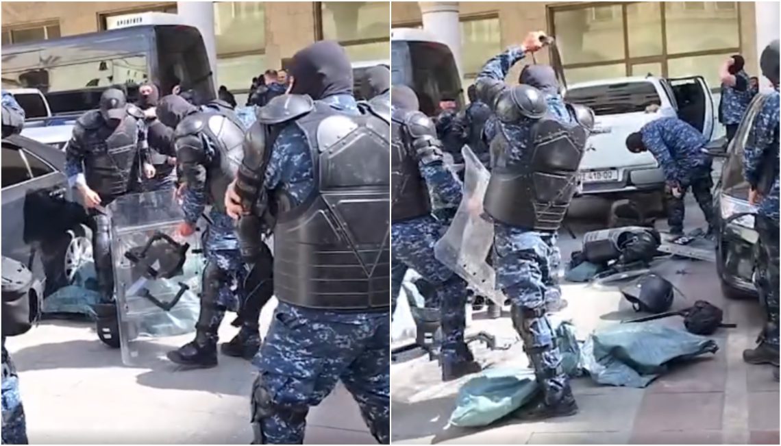 🎥 კანონის მიღების შემდეგ პარლამენტში დიდი რაოდენობით რობოკოპებია მობილიზებული – ნახეთ, რა ხდება რუსთაველის გამზირზე