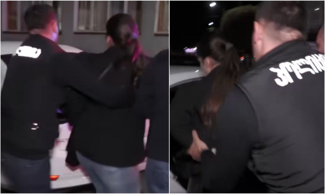 ზუგდიდის მერიასთან, სადაც მოქალაქეები თბილისში გამართული დარბევის შემდეგ სპონტანურ აქციას მართავენ, ორი ადამიანი დააკავეს