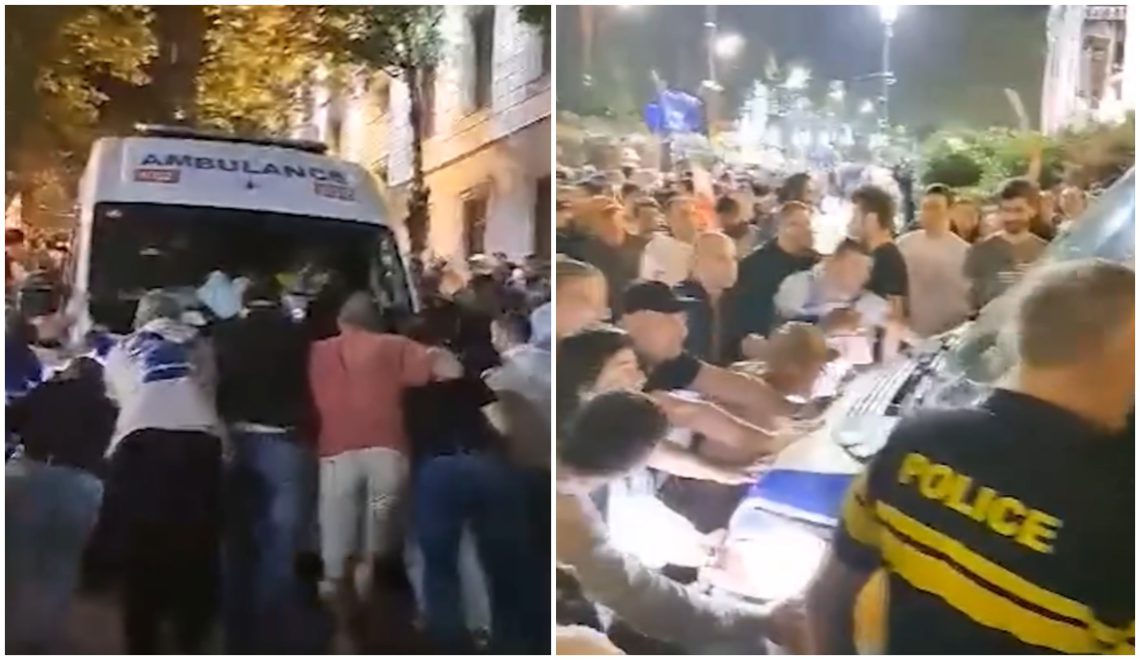 აქციის მონაწილეები სასწრაფო სამედიცინო დახმარების გაფუჭებულ მანქანას ეხმარებიან