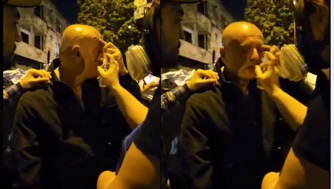 ე.წ. წიწაკის სპრეით მოწამლული მოქალაქეები ერთმანეთს ეხმარებიან – ექსკლუზიური კადრები პარლამენტიდან