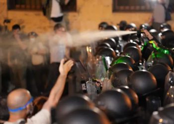 „ურტყეს სახეში გამეტებით წიხლები“ – რუსთაველიდან საგანგაშო კადრები ვრცელდება