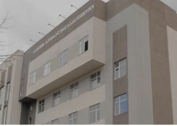 ბათუმის რეფერალურ საავადმყოფოში პოლიციაა მობილიზებული – რა ხდება ადგილზე?