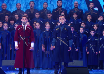 🎥 “მსოფლიოში ვინმე მღერის ასე?არავინ!! იმიტომ რომ ქართული გენი არის სულ სხვა, ვერავინ რომ ვერ შეედრება” – სანდრო გურგენაძის, ოთო ბაზერაშვილისა და ,,შავნაბადას” ნამღერი ,,ჩაკრულო”