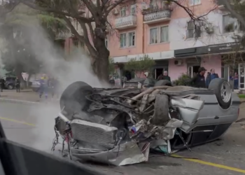 🎥 საშინელი ავარია ისანში, ავტომობილი ამოტრიალდა და აალდა – რა ხდება ამ წუთებში ადგილზე?