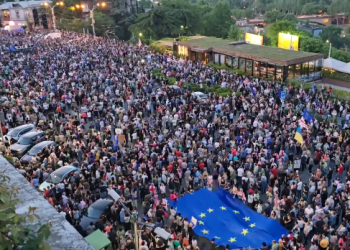 🎥 რესპუბლიკის მოედანი გადაკეტილია – ნახეთ კადრები აქციიდან რუსული კანონის წინააღმდეგ