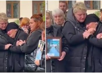 🎥 “მაგისთვის სიკვდილი ბაირამობაა” – რა ხდება ამ წუთებში ბათუმში, სადაც ქმრის მიერ მოკლული გოგონას ნათესავები აქციას მართავენ