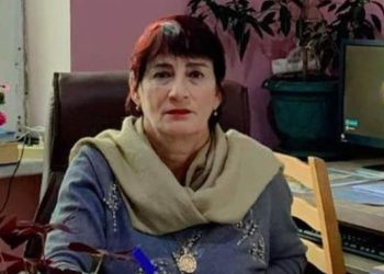 დირექტორმა, რომელმაც ქმრის მიერ მოკლულ ქალს “თავშიავარდნილი” უწოდა, თანამდებობა დატოვა