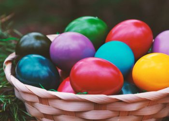 როგორ შევღებოთ სააღდგომო კვერცხები სხვადასხვა ფერად და თან მხოლოდ ბუნებრივი საშუალებებით? – ნახეთ 8 მარტივი მეთოდი