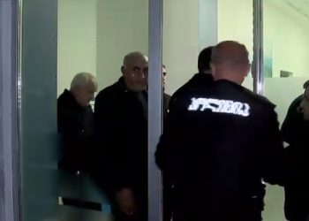 ცოლის მკვლელობაში ბრალდებული კაცის პალატაში მოკლული ქალის ახლობლებმა შეჭრა სცადეს – ხმაური იყო ბათუმის რეფერალურ საავადმყოფოში