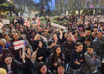 სპეცრაზმა აქციის მონაწილეებს გზა გადაუკეტა – ადგილზე მობილიზებულია წყლის ჭავლის მანქანაც