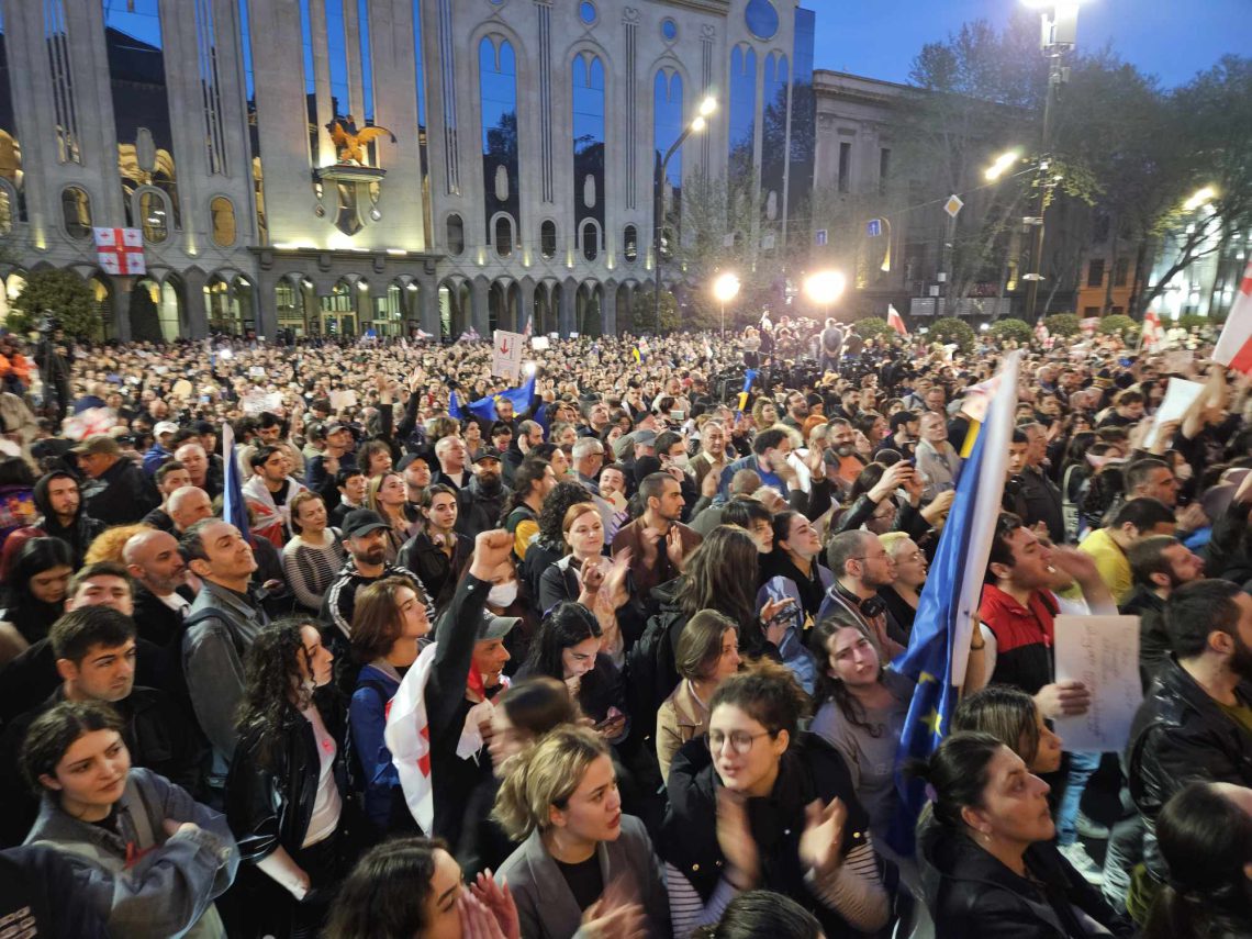 🎥12 წლის ბიჭის ემოციური გამოსვლა აქციაზე – იხილეთ ვიდეო