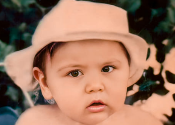 რომელი ცნობილი ქართველის პატარაობის ფოტოა ? – გამოცნობა ბევრს გაუჭირდება