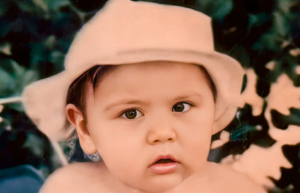 რომელი ცნობილი ქართველის პატარაობის ფოტოა ? – გამოცნობა ბევრს გაუჭირდება