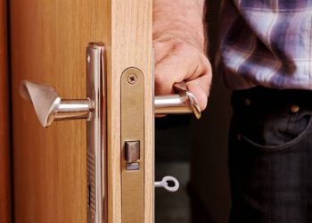 მისამართის შეცვლა გარდაუვალია: 6 ნიშანი, რომ დაწყევლილ სახლში ცხოვრობთ