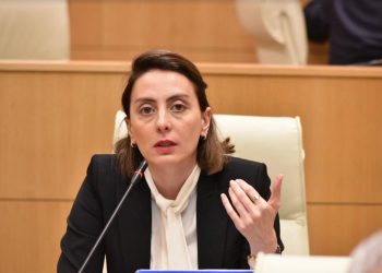 “ქვეყანას მართავს რამდენიმე შეშლილი ადამიანი, რომელიც ძალიან საშიშია ჩვენი მომავლისთვის”– დეკანოიძე კობახიძის განცხადებაზე