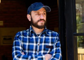 “ნუ არ წახვალთ ამერიკაში, დიდი ამბავი… არაუშავს თუ ევროპაშიც არ წახვალთ… რასაც გინდა იმას აკეთებ შენს ქვეყანაში, ცუდია…? ალბათ, ასე ატრეინინგებენ ფსიქოლოგები“ – სტეფანე მღებრიშვილი