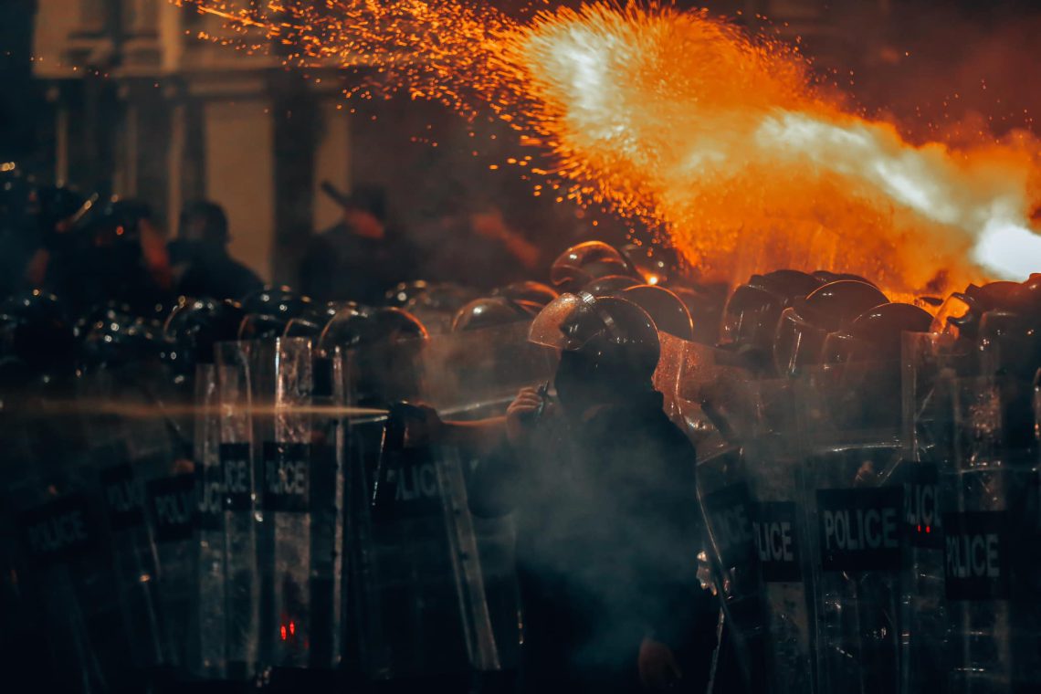 რა უნდა გაითვალისწინოთ თუ აქციაზე დაგაკავეს – აუცილებელი რჩევები იურისტისგან