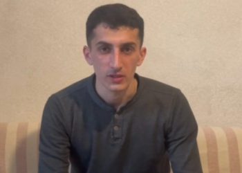 კავკასიის საერთაშორისო უნივერსიტეტის სტუდენტს, რომელიც რუსული კანონის საწინააღმდეგო აქციების მონაწილეა, თავს დაესხნენ