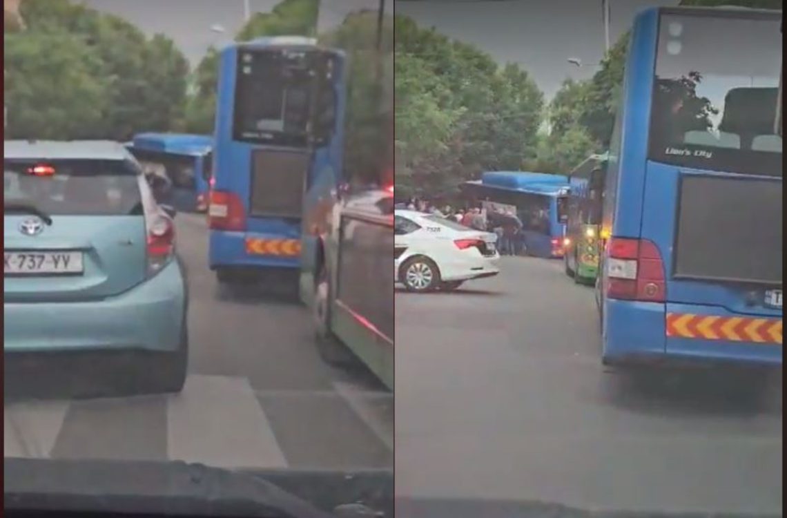 🎥ავტობუსების კოლონა ჩიქობავას ქუჩაზე – რა ხდება ადგილზე ამ წუთებში?