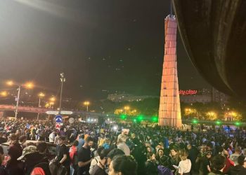 არა რუსულ კანონს – გმირთა მოედანი პარალიზებულია