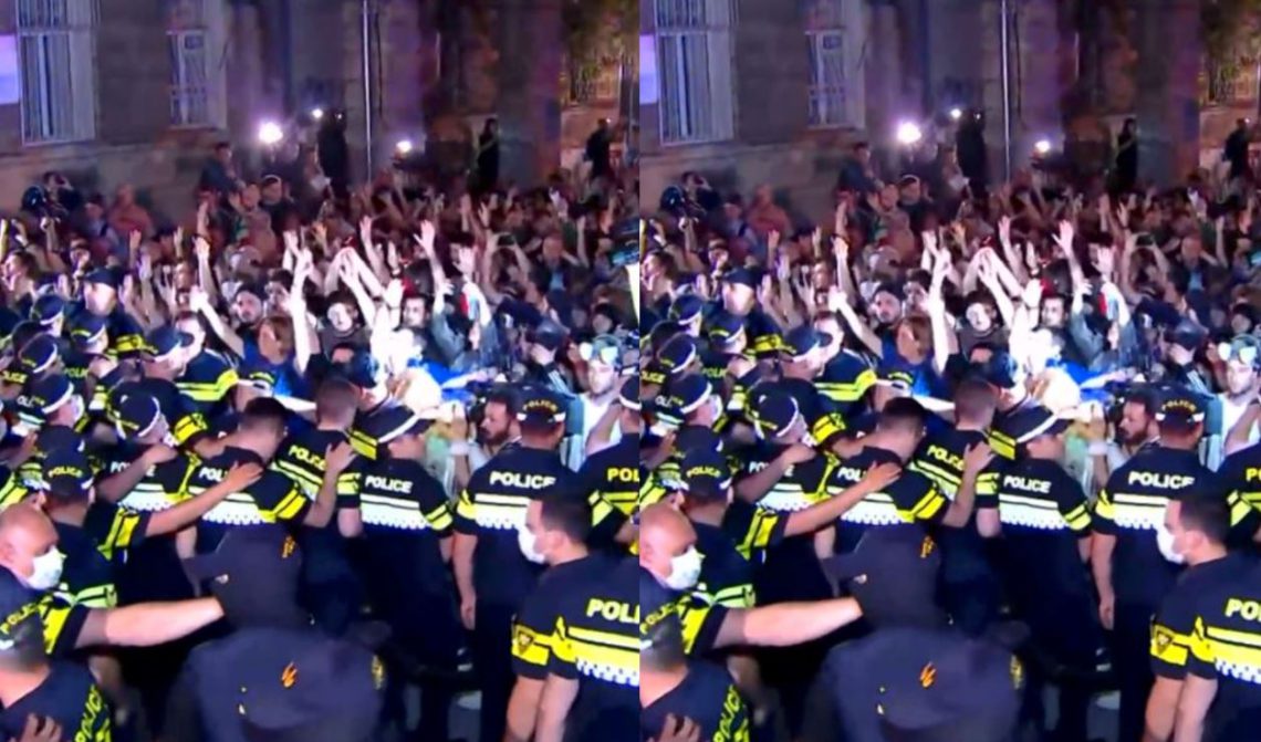 🎥აქციის მონაწილეთა ნაწილმა პარლამენტის უკან გადაინაცვლა