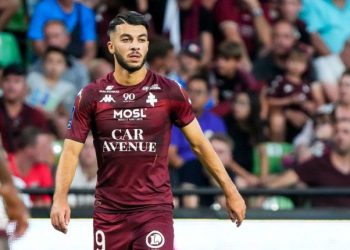 “მეცმა” “აიაქსიდან” მიქაუტაძე გამოისყიდა – რა ინფორმაციას ავრცელებს უცხოური მედია?