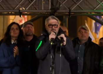 ოპოზიციონერმა პოლიტიკოსებმა აქციაზე შეკრებილ მოქალაქეებს მიმართეს და მათ წინაშე პირობა დადეს
