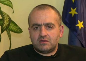 “როგორც ზვიადის პერიოდის ერთგული და დამოუკიდებლობის აქტზე ხელის მომწერი დეპუტატები შევიდნენ ოქროს ასოებით საქართველოს ისტორიაში, ისე შევა ყველა ის პარლამენტის წევრი საქართველოს ისტორიაში, ვინც მხარი დაუჭირა ქართულ კანონს” – გიორგი გამსახურდია