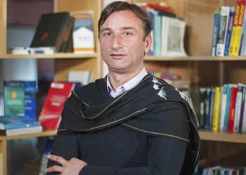 “სახიფათო პრეცენდენტია, რომელიც ახალისებს ძალადობას”- 550-ზე მეტი მასწავლებელი ლადო აფხაზავას სოლიდარობას უცხადებს