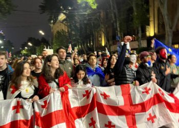 აქციის მონაწილეები პარლამენტიდან “პარაგრაფისკენ” მსვლელობით მიდიან