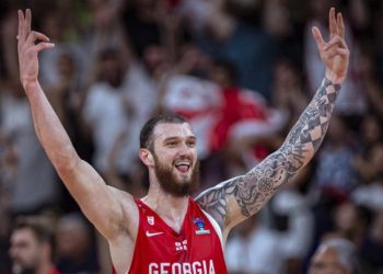 სანდრო მამუკელაშვილი რუსული კანონის წინააღმდეგ  “სთორის” აქვეყნებს