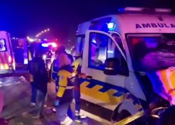 “სკოლის მოსწავლე გათიშეს…უგონო მდგომარეობაშია”- ნახეთ რა ხდება ამ წუთებში რუსთაველზე