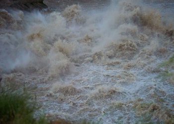 დანგრეული ხიდები და დატბორილი სახლები – მდინარემ ავტომობილებიც წაიღო – რა ხდება ხარაგაულში?