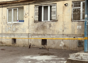 მე-12 კლასელი გოგონა კორპუსიდან გადმოვარდა – რას ამბობენ ექიმები მის მდგომარეობაზე?