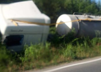 სუფსაში, ნავთობმზიდი გზიდან გადავარდა და გადაბრუნდა – რა ხდება ადგილზე?