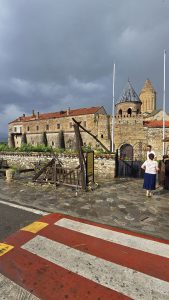 🎥ამოტრიალდა მანქანა, წაიქცა ხეივანი, დაზიანდა გუმბათი - პირდაპირი კადრები ალავერდიდან